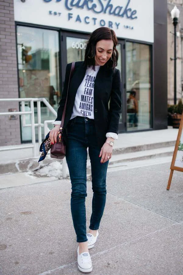 t-shirt personnalisé porté comme sous-veste