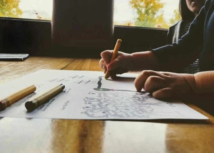 crayons personnalisés pour enfants au restaurant